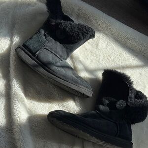UGG Black Mini Bailey Button Boots – Size 7 | Cozy Staple | Shearling Lined |
